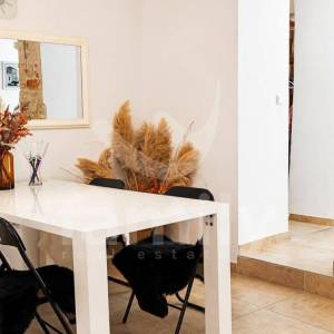 PRODAJA ELEGANTNOG DVOSOBNOG STANA S TERASOM - PULA CENTAR