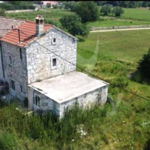 PRODAJA KAMENE KUĆE ZA RENOVACIJU SA IZRAĐENIM PROJEKTOM