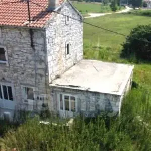 PRODAJA KAMENE KUĆE ZA RENOVACIJU SA IZRAĐENIM PROJEKTOM