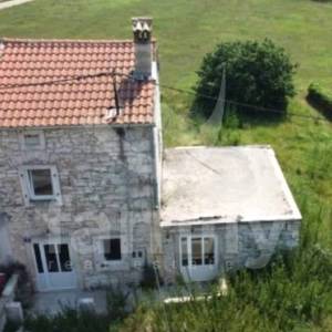 PRODAJA KAMENE KUĆE ZA RENOVACIJU SA IZRAĐENIM PROJEKTOM
