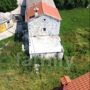 PRODAJA KAMENE KUĆE ZA RENOVACIJU SA IZRAĐENIM PROJEKTOM