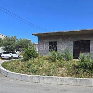 Prodaja, Kaštel Lukšić, prizemnica na zemljištu 492 m2