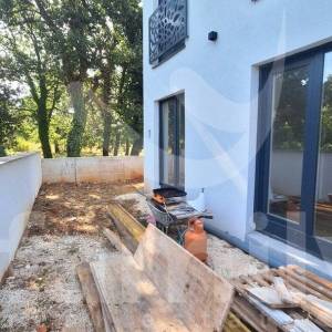 PRODAJA KOMFORAN DVOSOBAN STAN NOVOGRADNJA NA 1 KM OD MORA