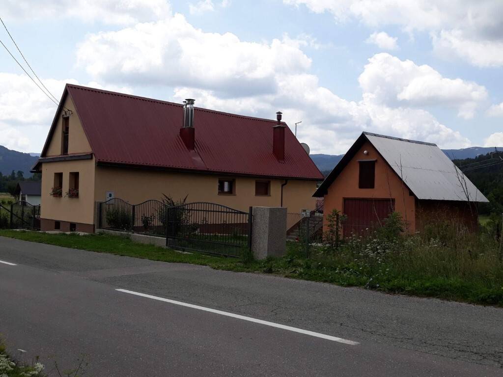 Prodaja kompletno adaptirane kuće u Mrkoplju  pogodna za turizam