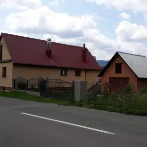 Prodaja kompletno adaptirane kuće u Mrkoplju  pogodna za turizam