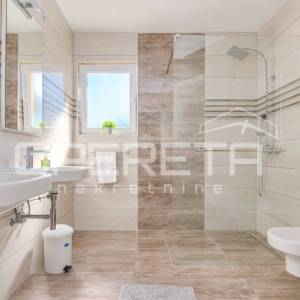 PRODAJA, KUĆA/VILLA, PAG - PAG CENTAR, 290 m2 na parceli od 426 m2