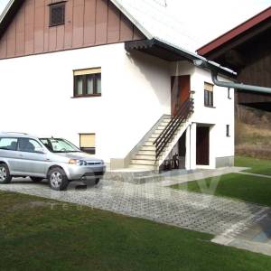PRODAJA KUĆE S DVIJE GOSPODARSKE ZGRADE - VELIKI POTENCIJAL