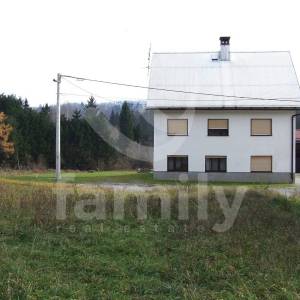 PRODAJA KUĆE S DVIJE GOSPODARSKE ZGRADE - VELIKI POTENCIJAL