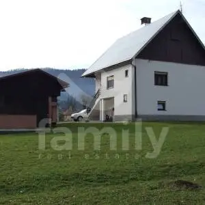 PRODAJA KUĆE S DVIJE GOSPODARSKE ZGRADE - VELIKI POTENCIJAL