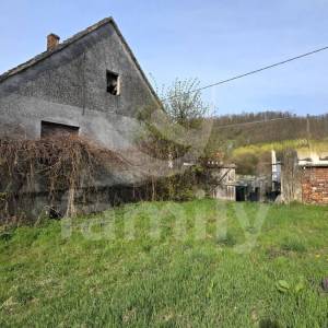 PRODAJA KUĆE SA PROSTRANOM OKUĆNICOM U DRAGOVCIMA