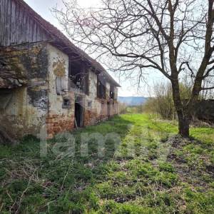 PRODAJA KUĆE SA PROSTRANOM OKUĆNICOM U DRAGOVCIMA