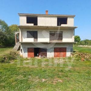 PRODAJA KUĆE U ROH-BAU FAZI  U ŠIŠANU - OGROMAN POTENCIJAL