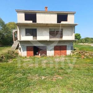 PRODAJA KUĆE U ROH-BAU FAZI  U ŠIŠANU - OGROMAN POTENCIJAL