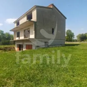 PRODAJA KUĆE U ROH-BAU FAZI  U ŠIŠANU - OGROMAN POTENCIJAL