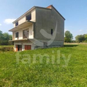 PRODAJA KUĆE U ROH-BAU FAZI  U ŠIŠANU - OGROMAN POTENCIJAL