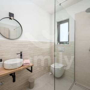 PRODAJA KVALITETNA MODERNA VILA NA KRAJU NASELJA