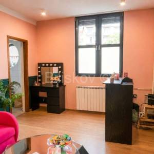 Prodaja, Kvaternikov trg, poslovni prostor 50m2 na 1 katu, lift