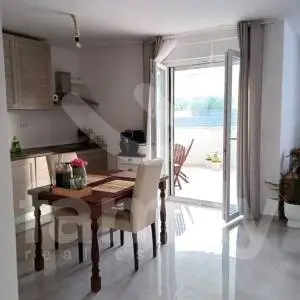 PRODAJA MODERNOG STANA U PRIZEMLJU NOVE KUĆE U ŠIŠANU
