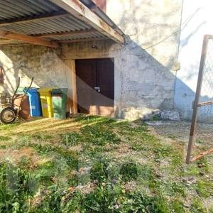 PRODAJA OBITELJSKE KUĆE U NIZU U OKOLICI VIŠNJANA
