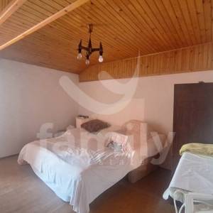 PRODAJA OBITELJSKE KUĆE U NIZU U OKOLICI VIŠNJANA