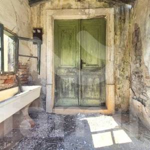PRODAJA OBITELJSKE KUĆE ZA ADAPTACIJU NA MIRNOJ LOKACIJI