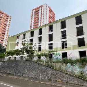 PRODAJA, OBJEKT SA GRAĐEVINSKOM DOZVOLOM ZA REKONSTRUKCIJU, RIJEKA, CENTAR