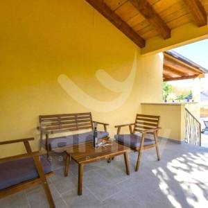 PRODAJA PREDIVNE KUĆE SA BAZENOM OKRUŽENA PRIRODOM I ZELENILOM