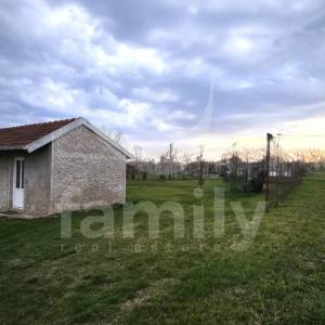 PRODAJA PREDIVNE PRIZEMNICE SA PROSTRANIM GRAĐEVINSKIM ZEMLJIŠTEM