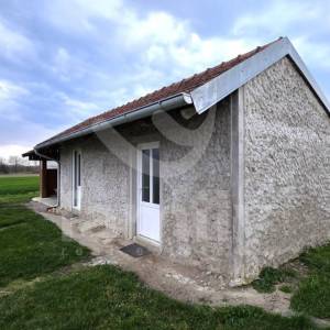 PRODAJA PREDIVNE PRIZEMNICE SA PROSTRANIM GRAĐEVINSKIM ZEMLJIŠTEM
