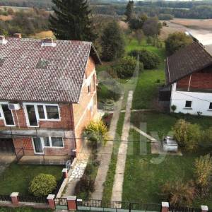 PRODAJA PROSTRANE OBITELJSKE KUĆE S VELIKIM IMANJEM