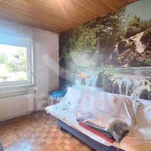 PRODAJA PROSTRANE OBITELJSKE KUĆE S VELIKIM IMANJEM