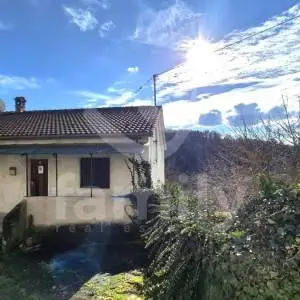 PRODAJA SAMOSTOJEĆE KUĆE NA MIRNOJ LOKACIJI U OKOLICI PAZINA