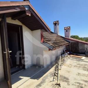 PRODAJA ŠARMANTNE KUĆE ZA RENOVACIJU U MIRNOM NASELJU