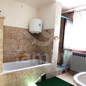PRODAJA ŠARMANTNE KUĆE ZA RENOVACIJU U MIRNOM NASELJU