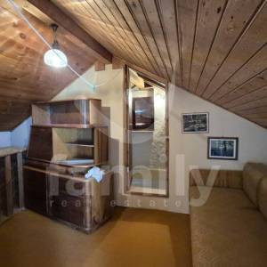 PRODAJA ŠARMANTNE KUĆE ZA RENOVACIJU U MIRNOM NASELJU