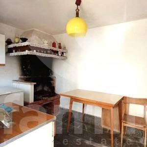 PRODAJA ŠARMANTNE KUĆE ZA RENOVACIJU U MIRNOM NASELJU