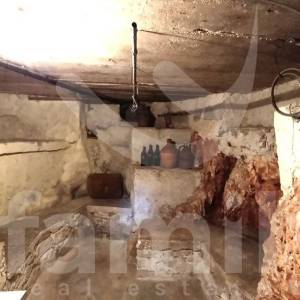 PRODAJA ŠARMANTNE KUĆE ZA RENOVACIJU U MIRNOM NASELJU