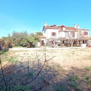 PRODAJA ŠARMANTNE KUĆE ZA RENOVACIJU U MIRNOM NASELJU