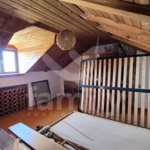 PRODAJA ŠARMANTNE KUĆE ZA RENOVACIJU U MIRNOM NASELJU