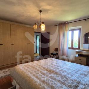 PRODAJA ŠARMANTNE KUĆE ZA RENOVACIJU U MIRNOM NASELJU