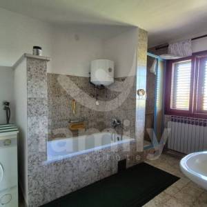 PRODAJA ŠARMANTNE KUĆE ZA RENOVACIJU U MIRNOM NASELJU