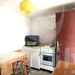 PRODAJA ŠARMANTNE KUĆE ZA RENOVACIJU U MIRNOM NASELJU