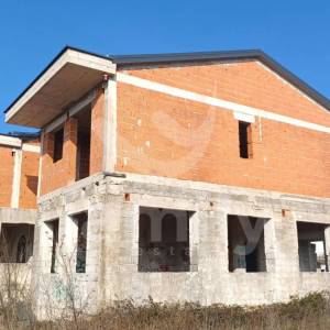 PRODAJA STAMBENO-POSLOVNE ZGRADE NA ATRAKTIVNOJ LOKACIJI BLIZU MORA