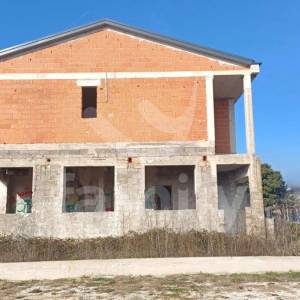 PRODAJA STAMBENO-POSLOVNE ZGRADE NA ATRAKTIVNOJ LOKACIJI BLIZU MORA