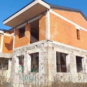 PRODAJA STAMBENO-POSLOVNE ZGRADE NA ATRAKTIVNOJ LOKACIJI BLIZU MORA