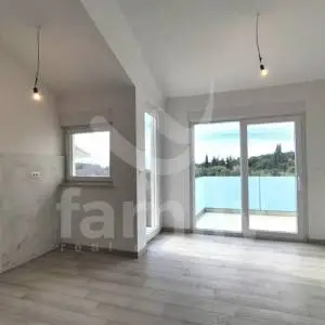 PRODAJA STANA NA VRHUNSKOJ LOKACIJI SA POGLEDOM NA MORE