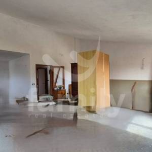 PRODAJA STANA S POTENCIJALOM ZA UREĐENJE U BLIZINI MORA