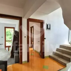 PRODAJA STANA S POTENCIJALOM ZA UREĐENJE U BLIZINI MORA