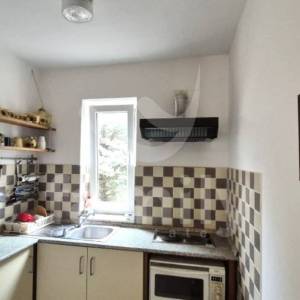 PRODAJA STANA U MIRNOM NASELJU U BLIZNI MORA