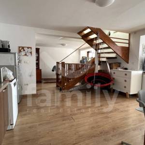 PRODAJA VISOKOISPLATIVE KUĆE SA DVA APARTMANA U ROVINJU